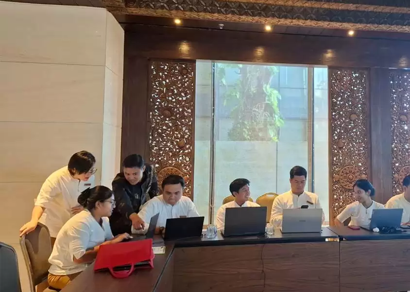 Asistensi Peserta Pelatihan Asistensi Peserta Pelatihan