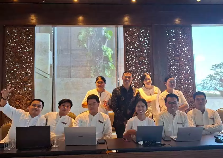 Foto Bersama di Akhir Sesi Foto Bersama di Akhir Sesi