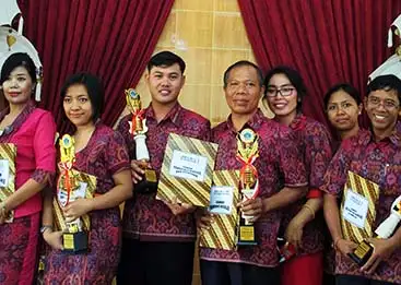 Foto Juara 1 Pengelola Lembaga Kursus Provinsi Bali Foto Juara 1 Pengelola Lembaga Kursus Provinsi Bali