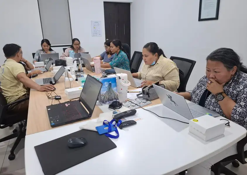 Peserta melakukan praktik langsung penggunaan fungsi statistik, Pivot Table, VLOOKUP, INDEX MATCH, dan visualisasi data dalam pelatihan Google Sheets Intermedia