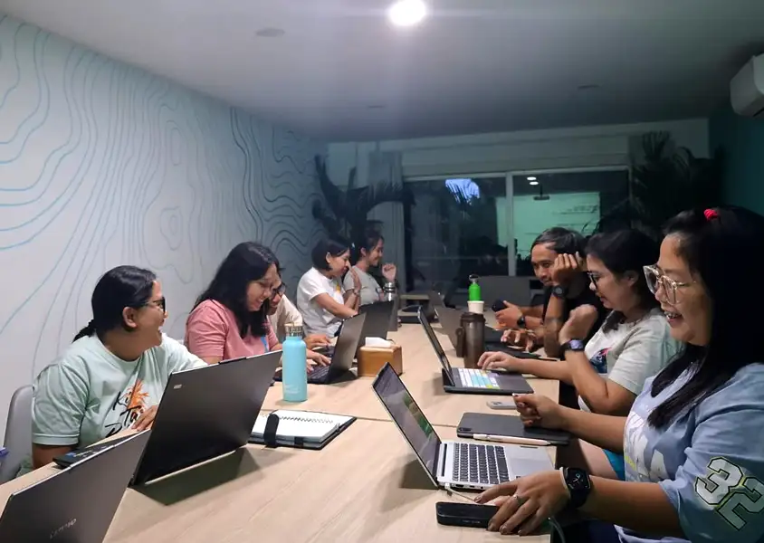 Peserta mengerjakan post test sebagai evaluasi peningkatan kompetensi setelah mengikuti In House Training Microsoft Excel Intermediate Waterbom Bali.
